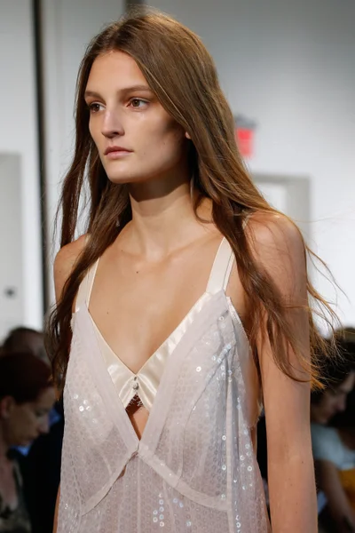 Look 99